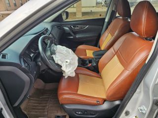 2017 Nissan Rogue SV - Interior Front Seat Image